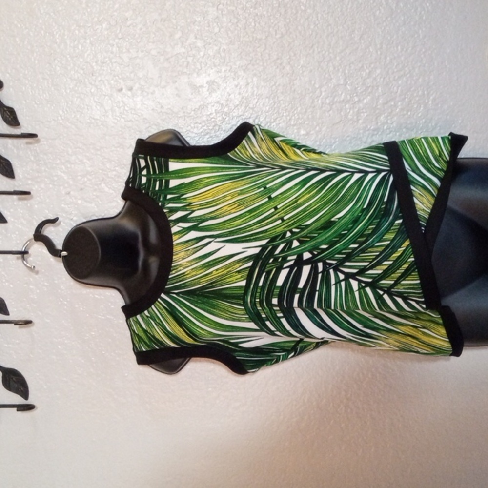 Tropical Leaf Print Sleeveless Blouse